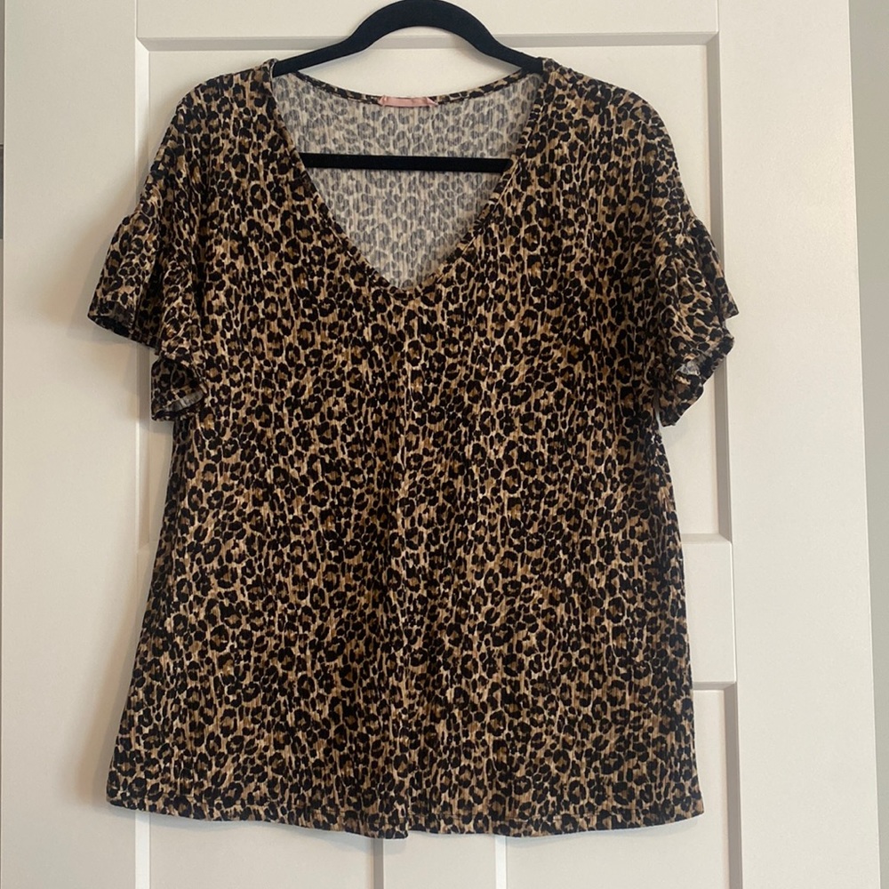 Short-sleeve Cheetah print top